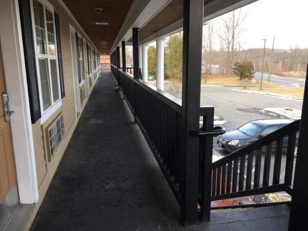 Newbury Inn 布鲁克菲尔德 外观 照片